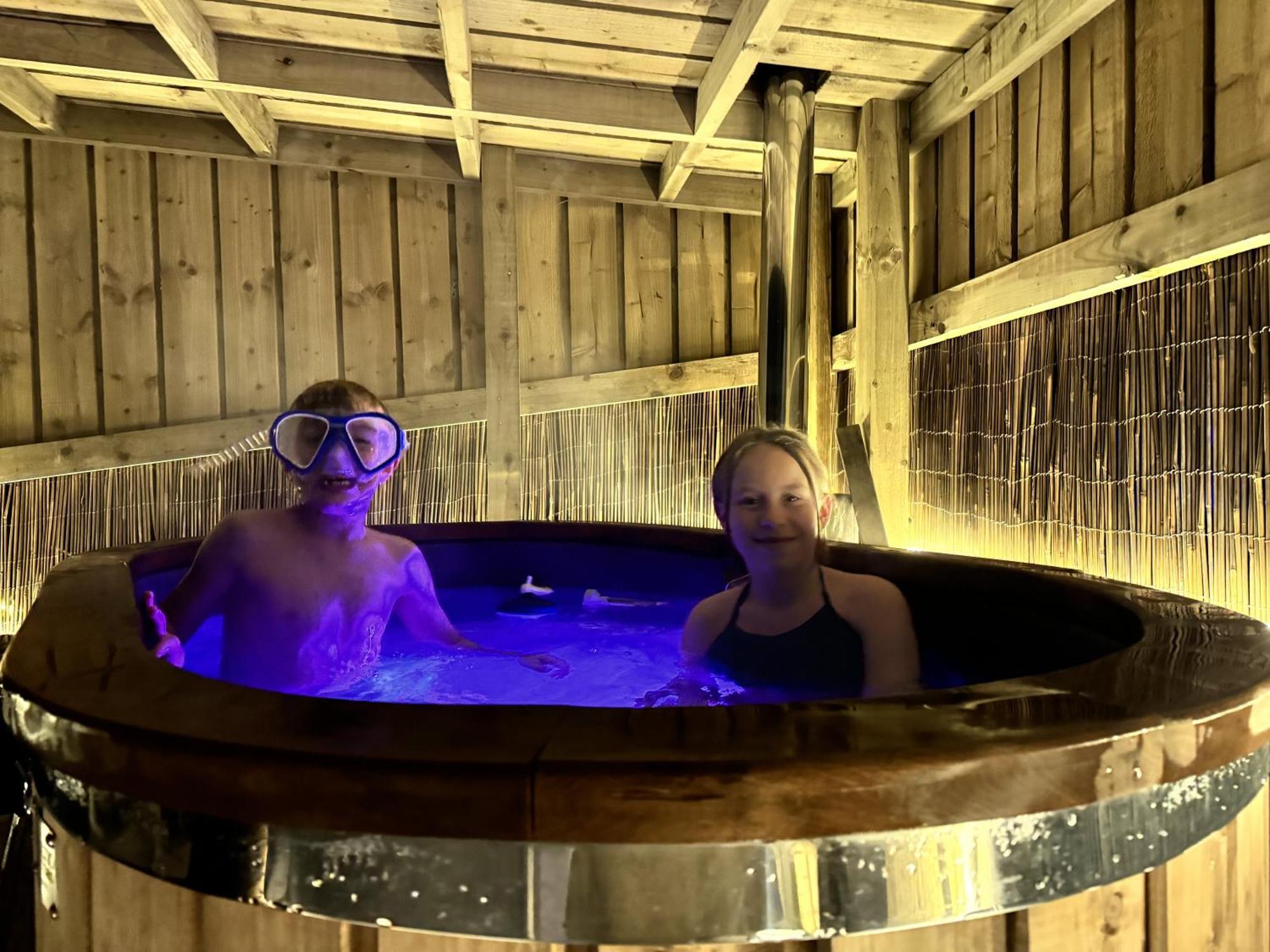 Deerstone Glamping-Pinhaw Beacon Dome Hot Tub Earby Exterior foto