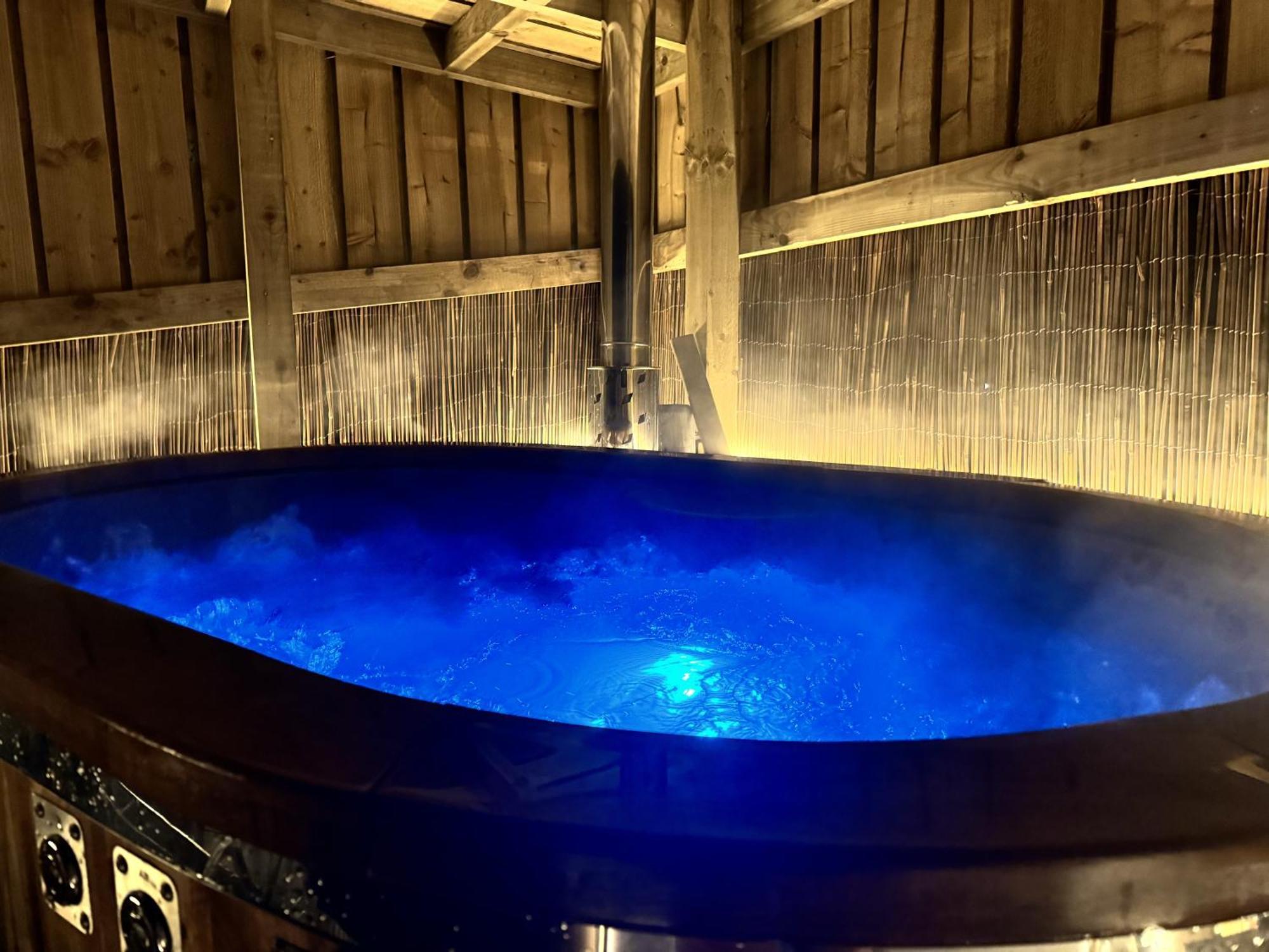 Deerstone Glamping-Pinhaw Beacon Dome Hot Tub Earby Exterior foto